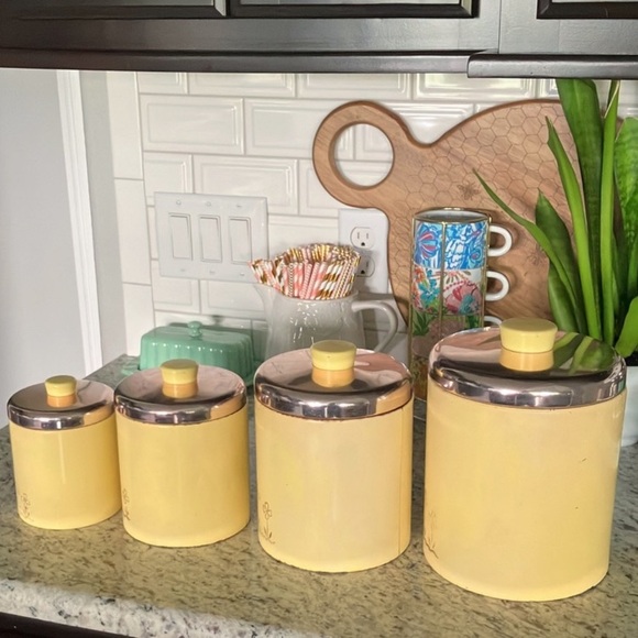 Vintage 1960s Ransburg Indianapolis Yellow Chicken Nesting Canisters Copper Lids - Picture 8 of 15